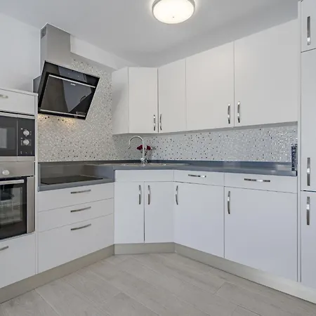 Apartman Parque Don Jose Poolside Retreat By Interhome