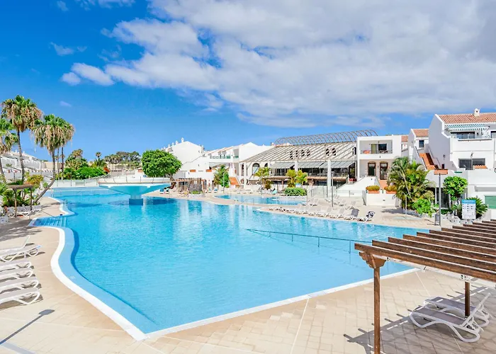 شقة Parque Don Jose Poolside Retreat By Interhome طوستا ديل سيلونثيو