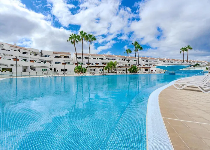 شقة Parque Don Jose Poolside Retreat By Interhome