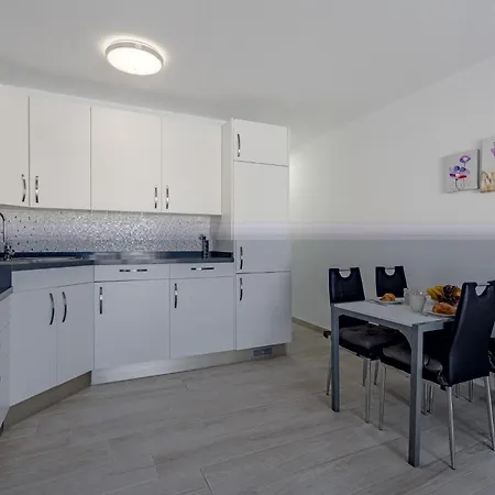 Parque Don Jose Poolside Retreat By Interhome Appartement