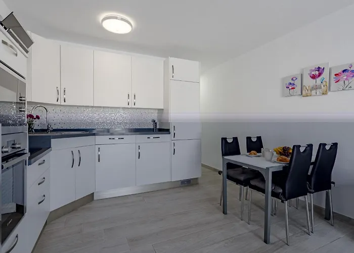 Parque Don Jose Poolside Retreat By Interhome Lägenhet